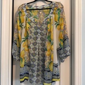 Blouse with lemons